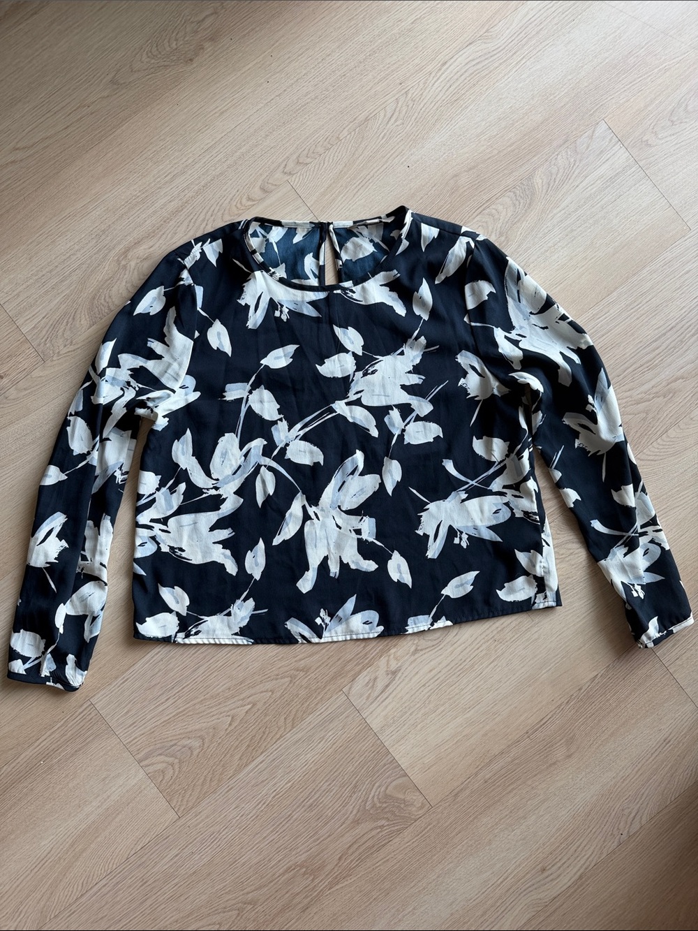Banana Republic Navy Blue and White Floral Long-Sleeve Blouse